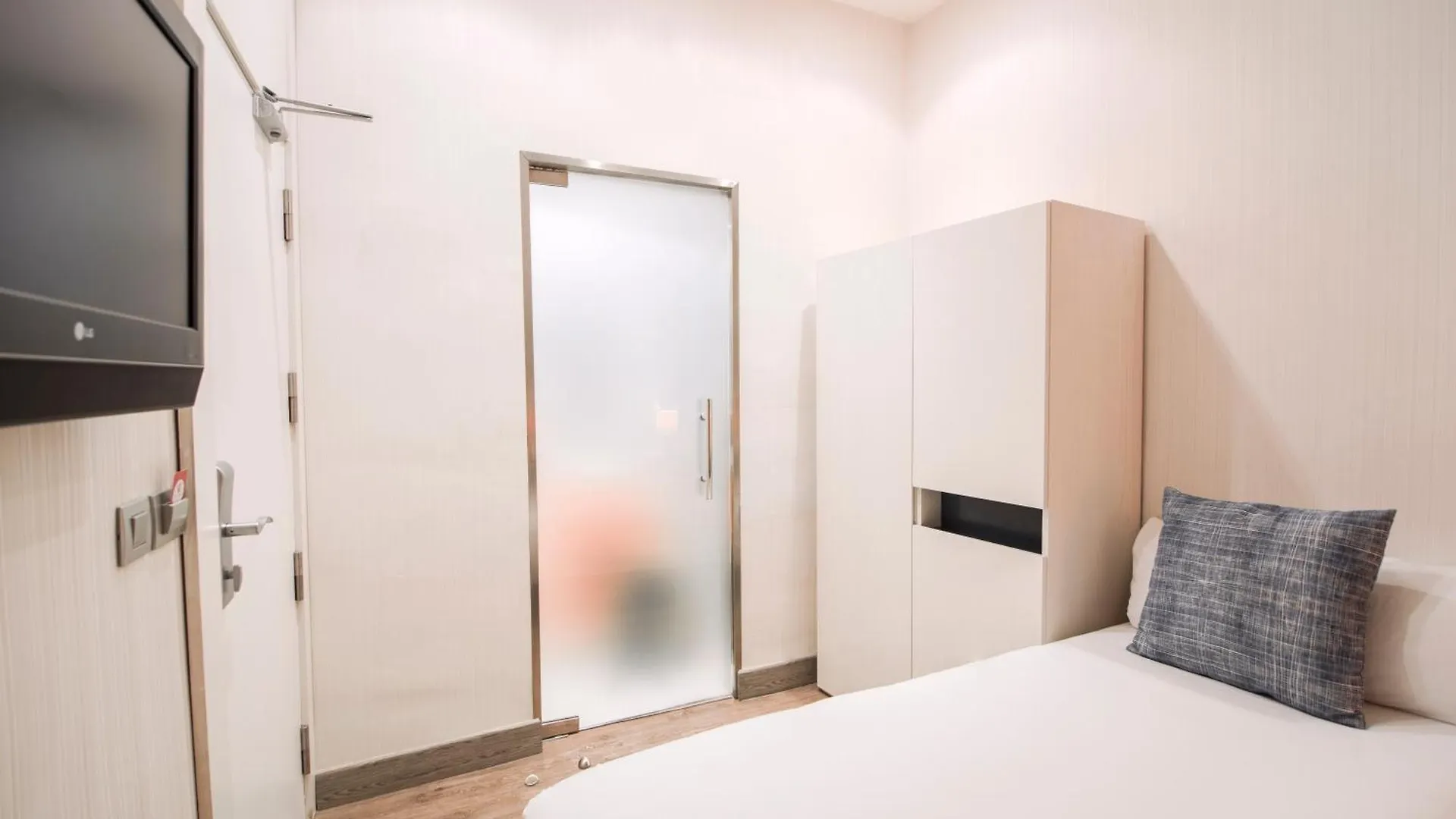Petit Palace Canalejas Sevilla סביליה
